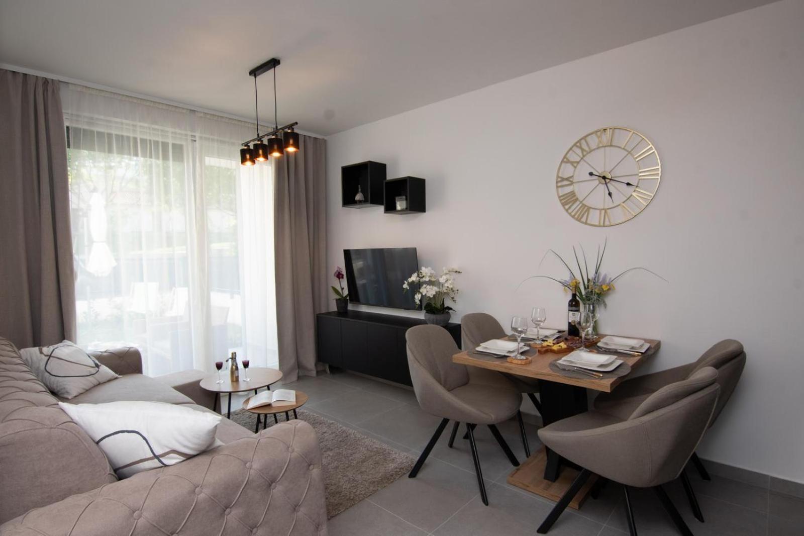 Studio Apartman Apollonia 锡尼 外观 照片
