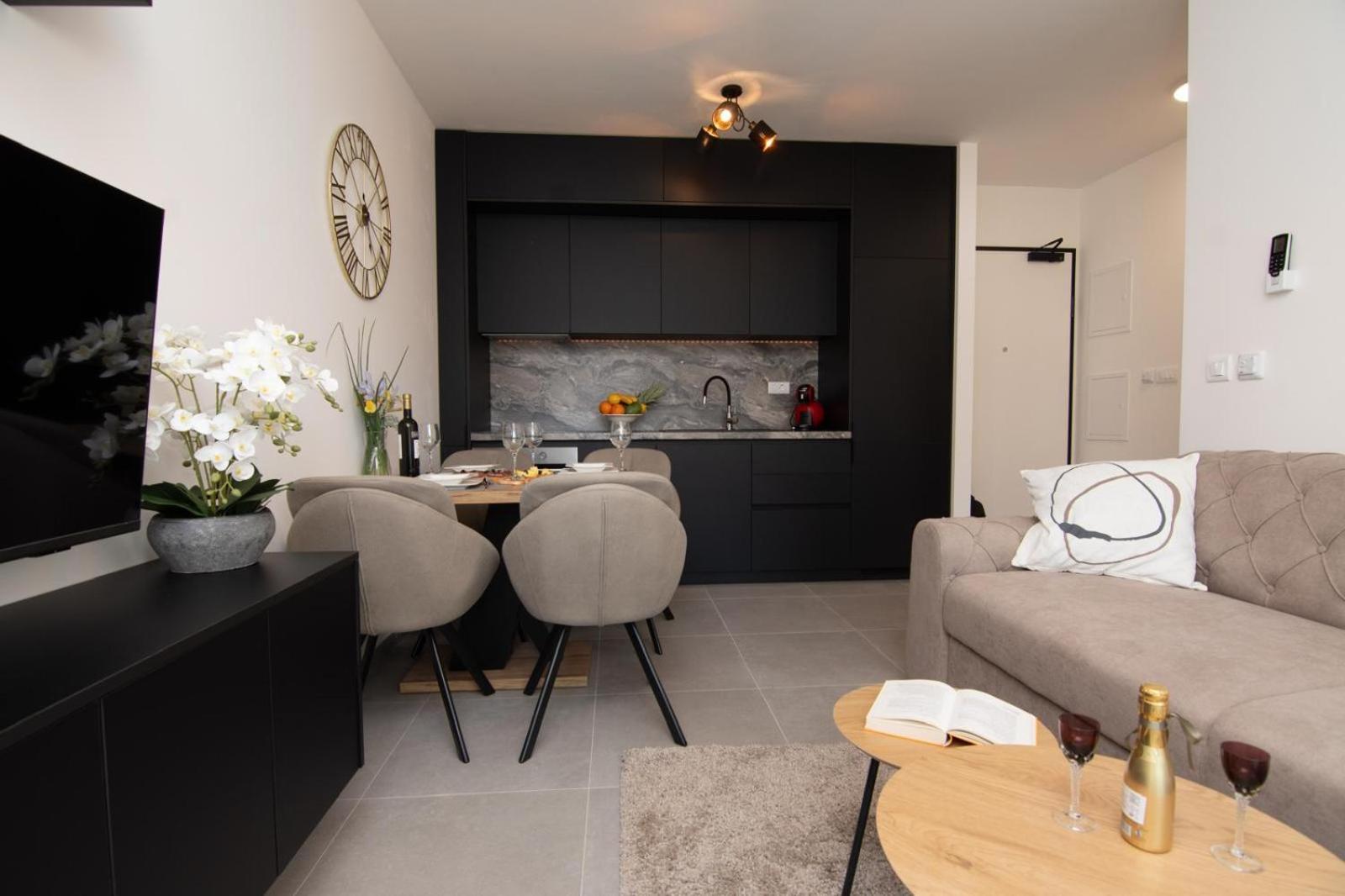 Studio Apartman Apollonia 锡尼 外观 照片
