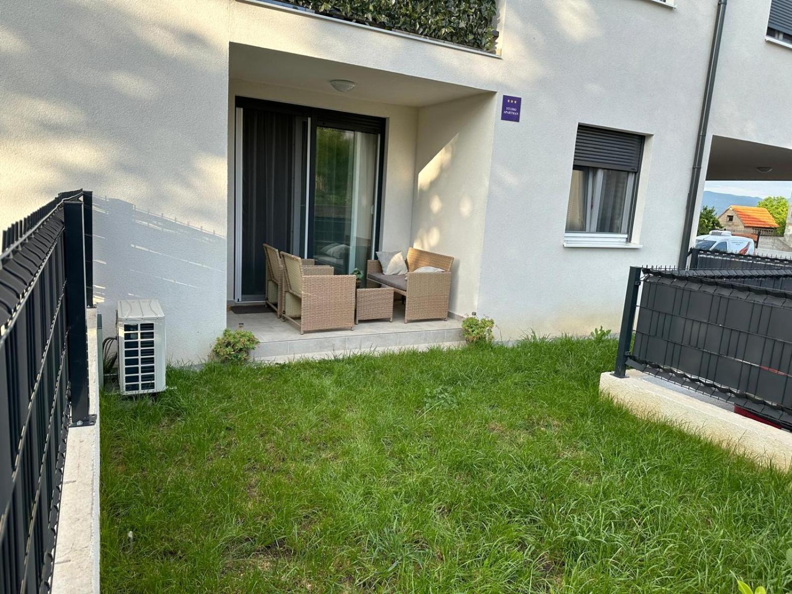 Studio Apartman Apollonia 锡尼 外观 照片